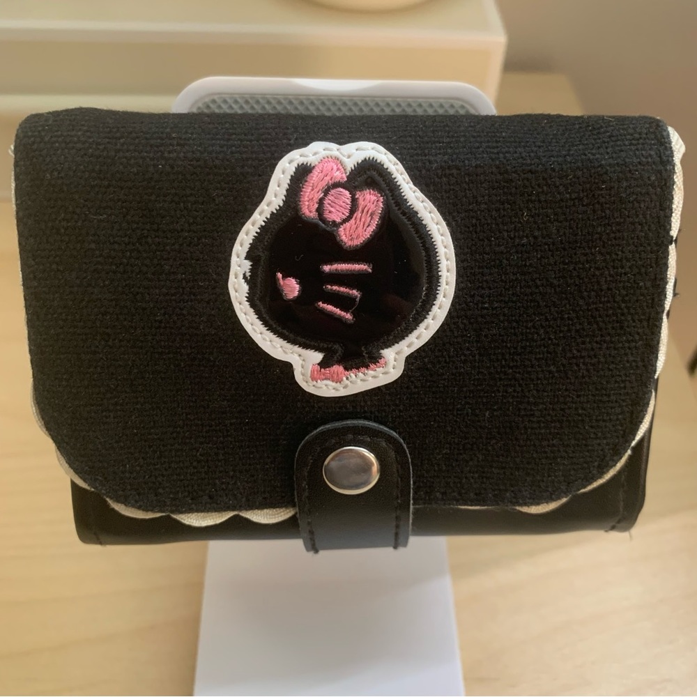 Hello Kitty Wallet - Picture 2 of 5